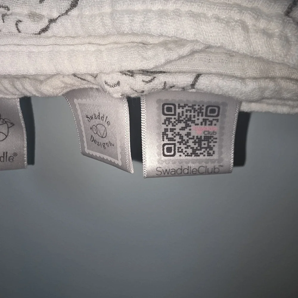 Swaddle Designs Baby Musslin Hedgehog Swaddle  Blanket White‎ Gray Cotton 40x43